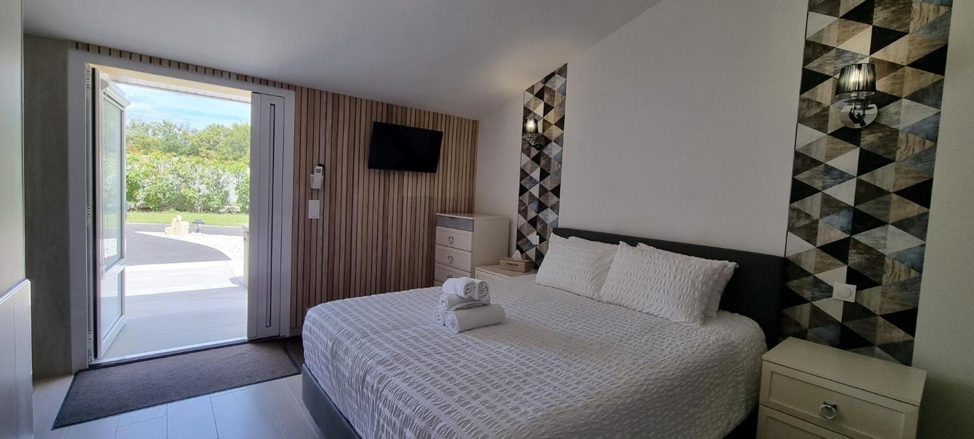Domaine Des Pierres Precieuses - Demeure De Charme - Grand Standing - 15 Pers - Spa - Massages - Detente Et Bien-Etre - 30' Bordeaux Gauriaguet エクステリア 写真